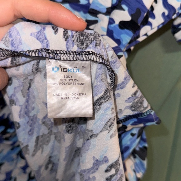IBKUL women’s top size L blue black and white camo EUC - Picture 4 of 5
